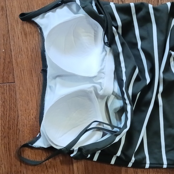 Swimsuit - Picture 3 of 4